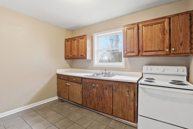 913 S High St, Columbia, TN 38401