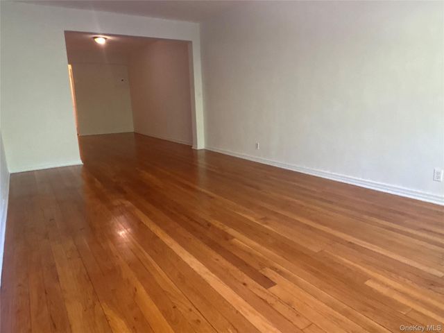 12 Welwyn Road 2P, Great Neck, NY 11021