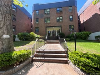 12 Welwyn Road 2P, Great Neck, NY 11021