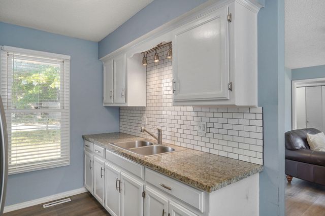 1494 W Daniels Street, Ozark, MO 65721