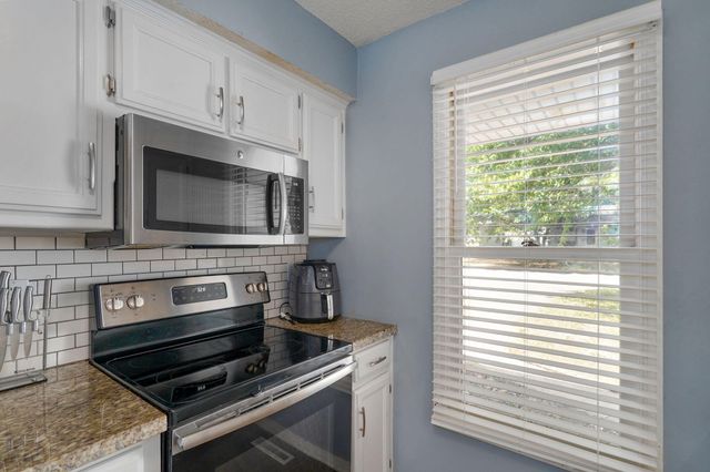 1494 W Daniels Street, Ozark, MO 65721