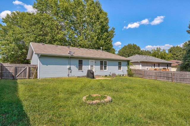 1494 W Daniels Street, Ozark, MO 65721