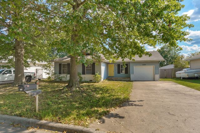 1494 W Daniels Street, Ozark, MO 65721