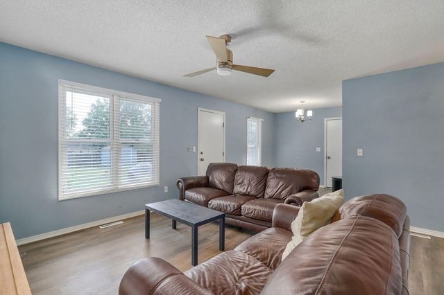 1494 W Daniels Street, Ozark, MO 65721