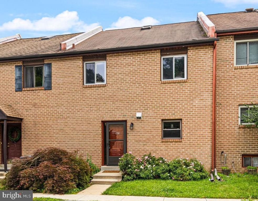 126 EATON DR, Wayne, PA 19087