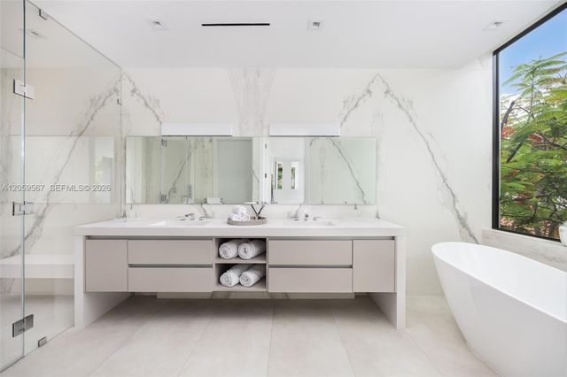 5630 Pine Tree Dr, Miami Beach, FL 33140