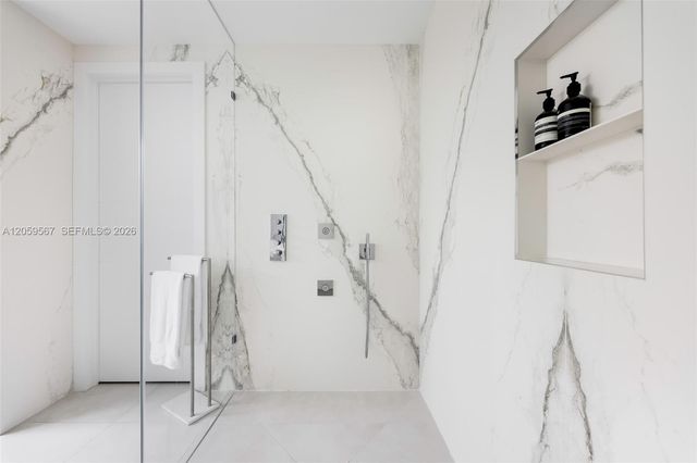 5630 Pine Tree Dr, Miami Beach, FL 33140