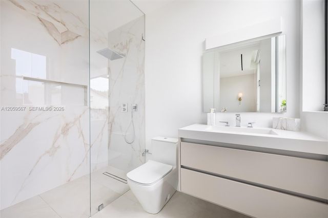 5630 Pine Tree Dr, Miami Beach, FL 33140