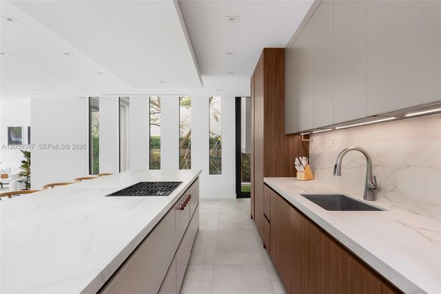 5630 Pine Tree Dr, Miami Beach, FL 33140