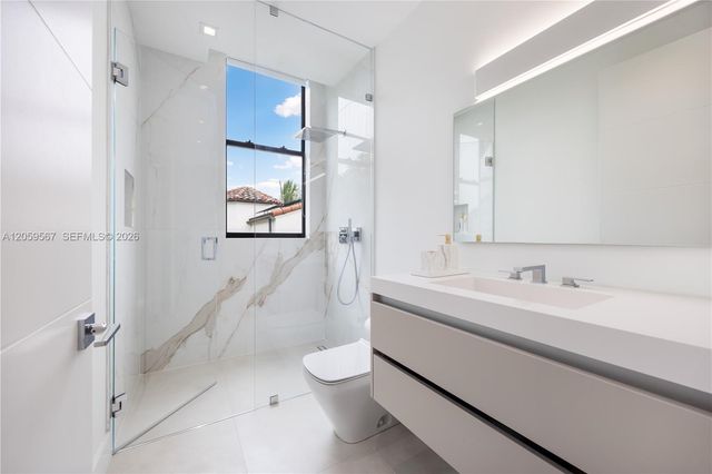 5630 Pine Tree Dr, Miami Beach, FL 33140