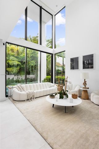 5630 Pine Tree Dr, Miami Beach, FL 33140