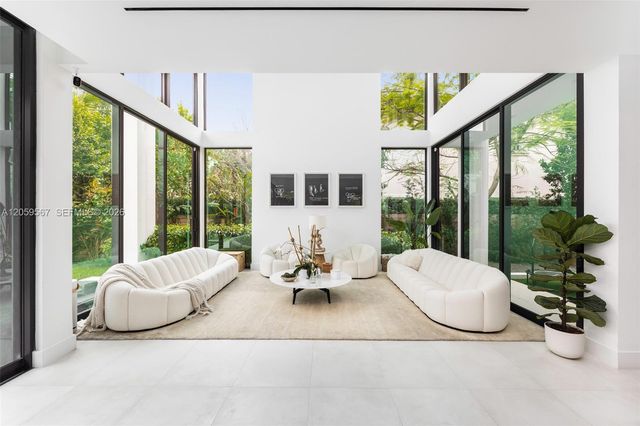5630 Pine Tree Dr, Miami Beach, FL 33140