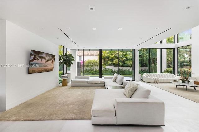 5630 Pine Tree Dr, Miami Beach, FL 33140