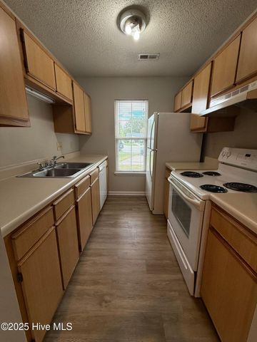 106 Persimmons Court, Jacksonville, NC 28546