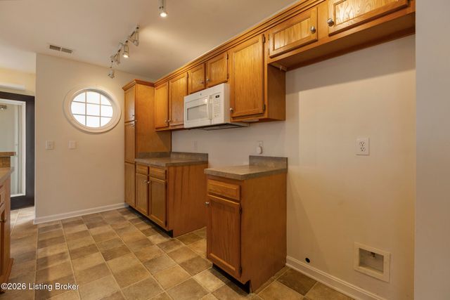 6516 Brook Bend Way 133, Louisville, KY 40229