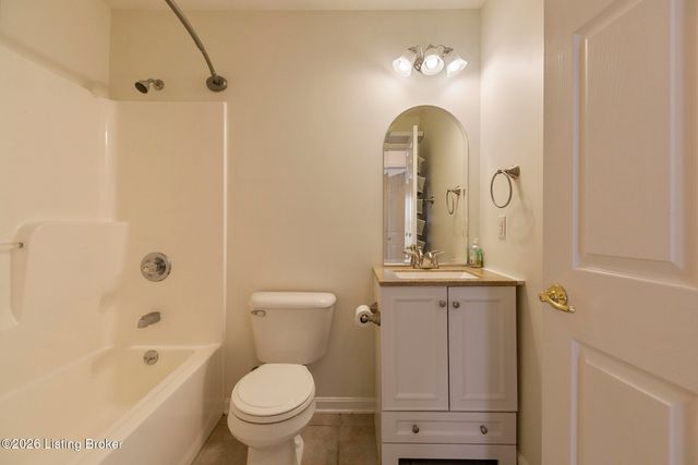 6516 Brook Bend Way 133, Louisville, KY 40229