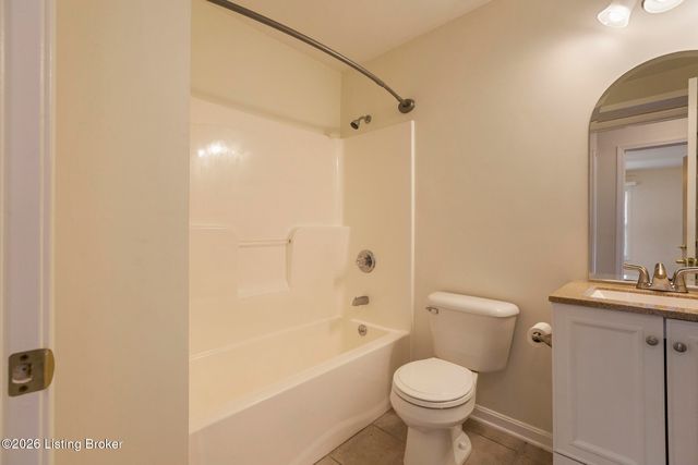 6516 Brook Bend Way 133, Louisville, KY 40229