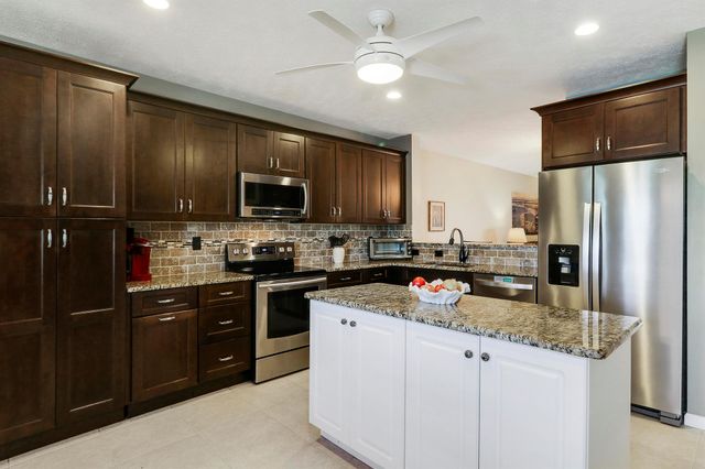 2129 SE Wild Meadow Circle, Port St Lucie, FL 34952