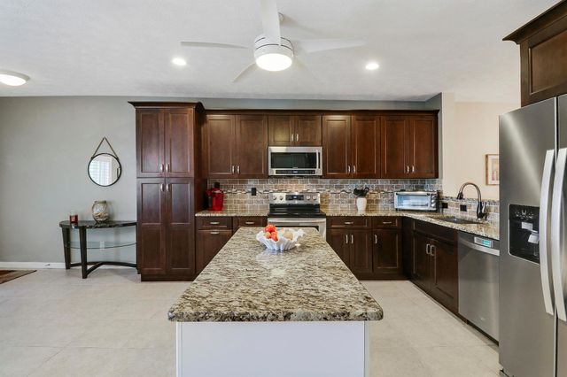 2129 SE Wild Meadow Circle, Port St Lucie, FL 34952