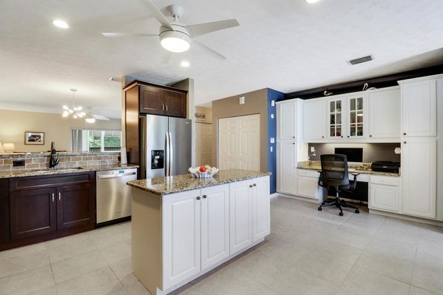 2129 SE Wild Meadow Circle, Port St Lucie, FL 34952