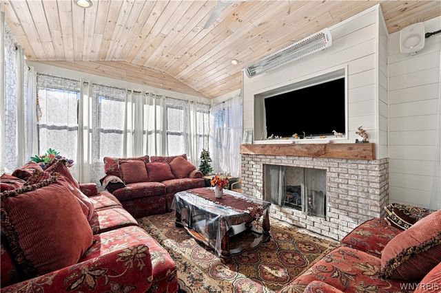5784 Willow Creek Lane, Cambria, NY 14132