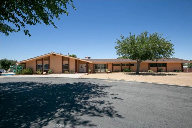 5711 Columbia 82, Lancaster, CA 93536