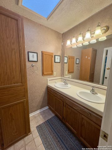 301 Sagecrest, San Antonio, TX 78232