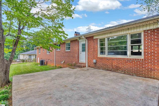 126 Holly Drive, Spartanburg, SC 29301