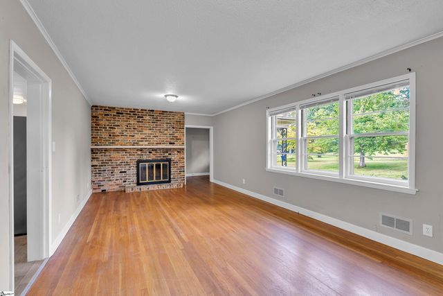 126 Holly Drive, Spartanburg, SC 29301