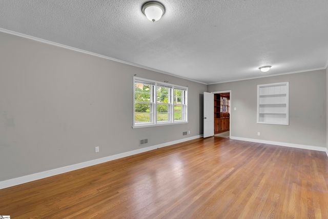 126 Holly Drive, Spartanburg, SC 29301