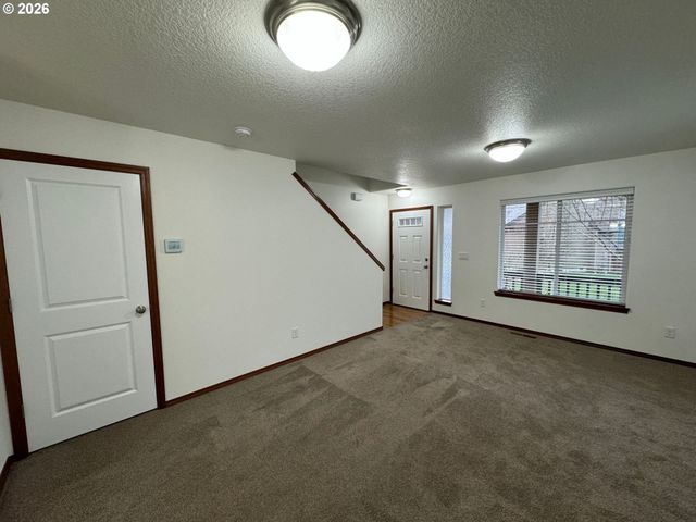 2013 Nw BELLA VISTA Dr, Gresham, OR 97030