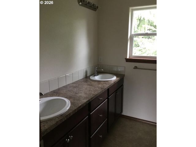 2013 Nw BELLA VISTA Dr, Gresham, OR 97030