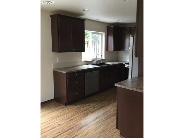 2013 Nw BELLA VISTA Dr, Gresham, OR 97030