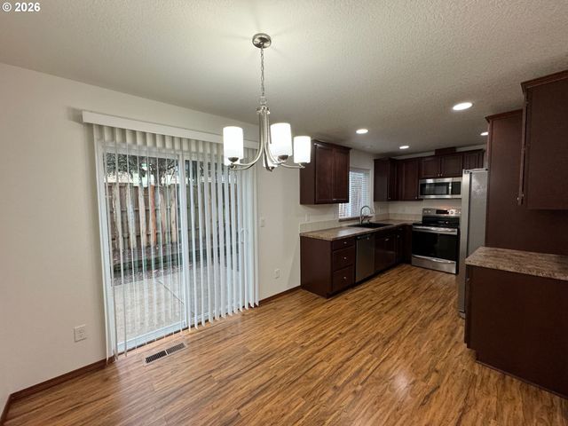 2013 Nw BELLA VISTA Dr, Gresham, OR 97030