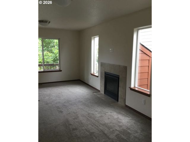 2013 Nw BELLA VISTA Dr, Gresham, OR 97030