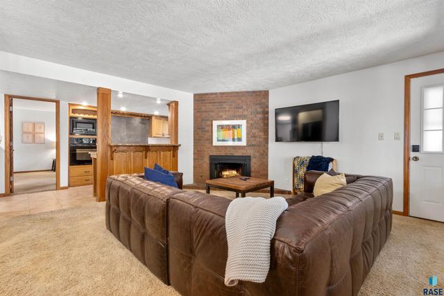 1013 E Ridge Rd, Sioux Falls, SD 57105