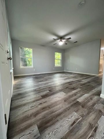 710 Avenue J Place, Conroe, TX 77301