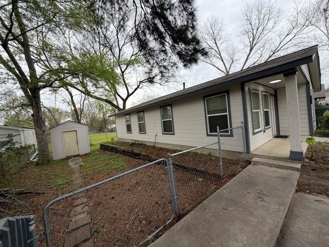 710 Avenue J Place, Conroe, TX 77301