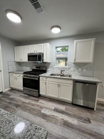 710 Avenue J Place, Conroe, TX 77301