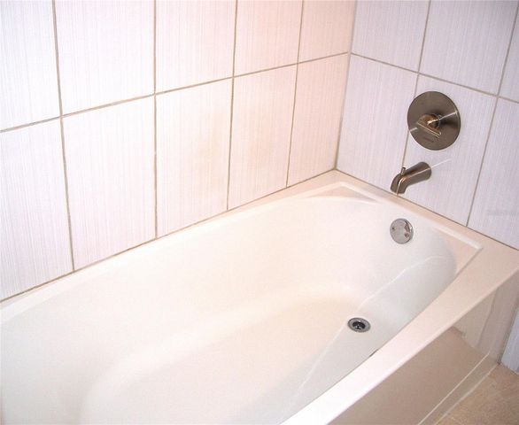 3808 N OAK DRIVE U42, Tampa, FL 33611