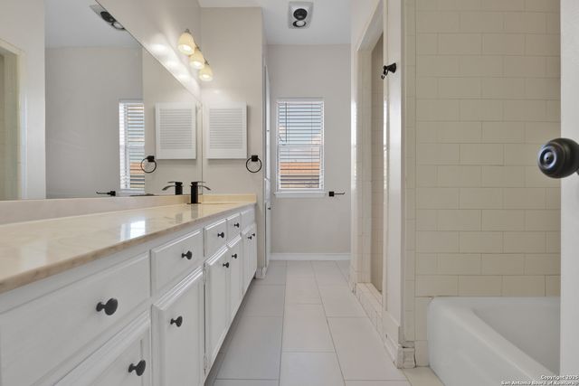 3678 Hidden Dr Apt 601, San Antonio, TX 78217