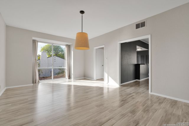 3678 Hidden Dr Apt 601, San Antonio, TX 78217