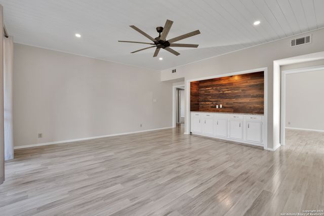 3678 Hidden Dr Apt 601, San Antonio, TX 78217