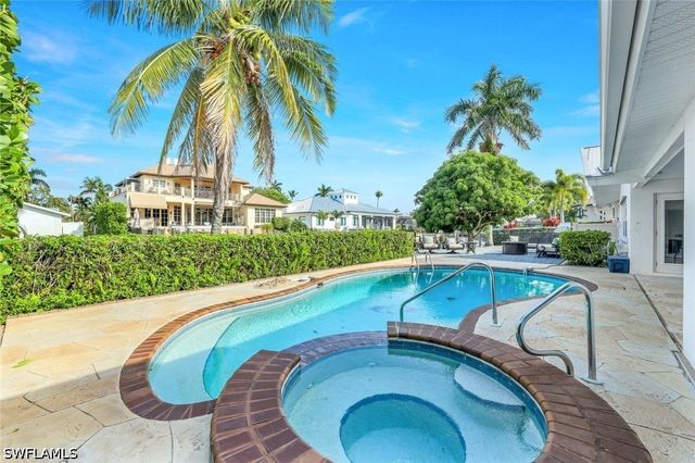 1250 Tuna CT, Naples, FL 34102