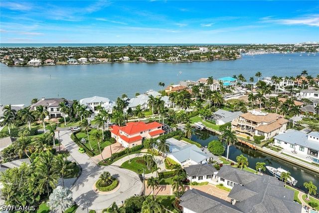 1250 Tuna CT, Naples, FL 34102