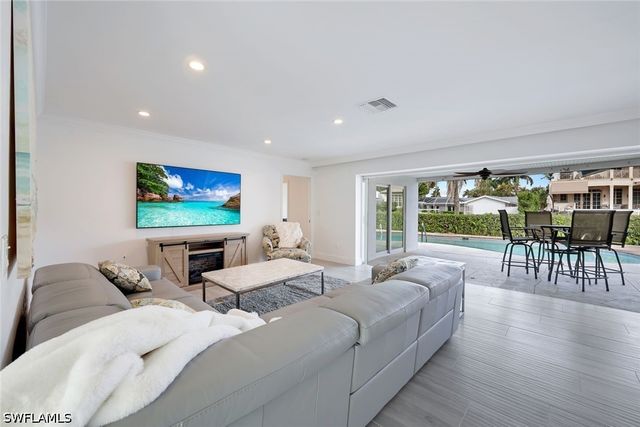 1250 Tuna CT, Naples, FL 34102