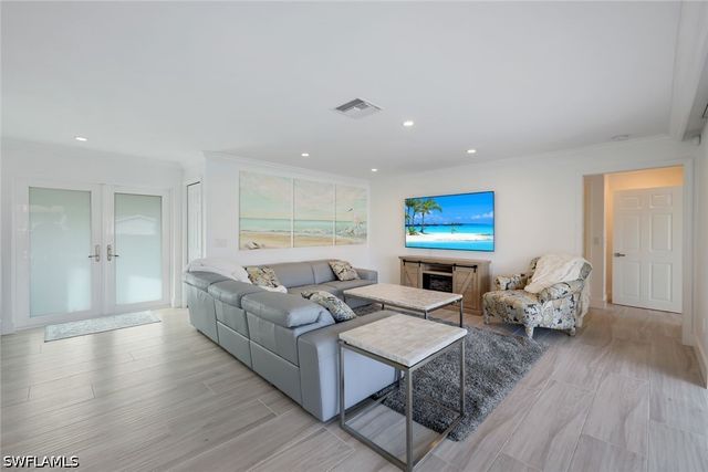 1250 Tuna CT, Naples, FL 34102