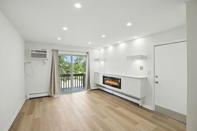 8231 Woodland Drive A, Darien, IL 60561