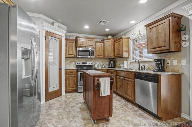 9920 Tall Pine Lane, Claremore, OK 74017