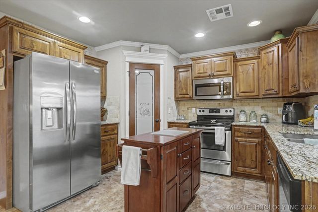 9920 Tall Pine Lane, Claremore, OK 74017